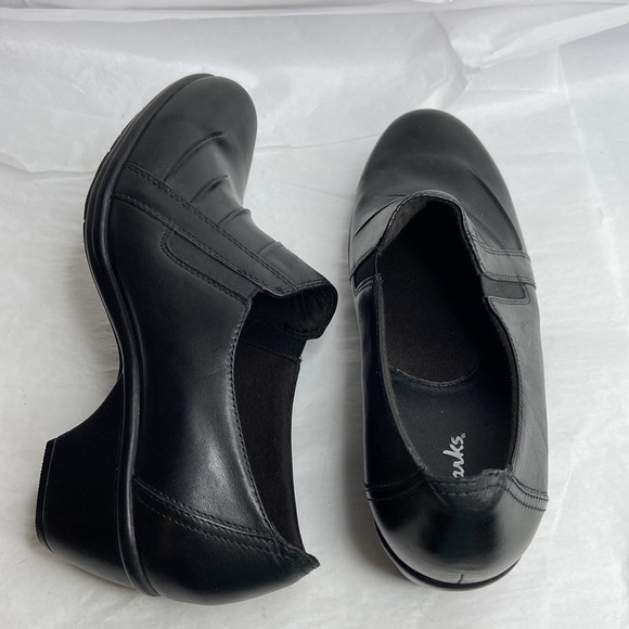 Clarks Genette 9 wide black leather shoes with 2” heel like new - Picture 10 of 12